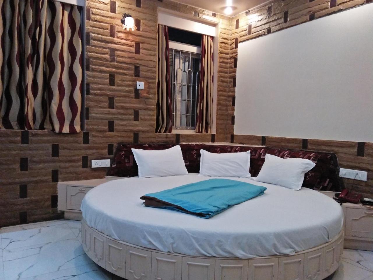 Hotel Blue Bird Colaba Mandve Exterior foto