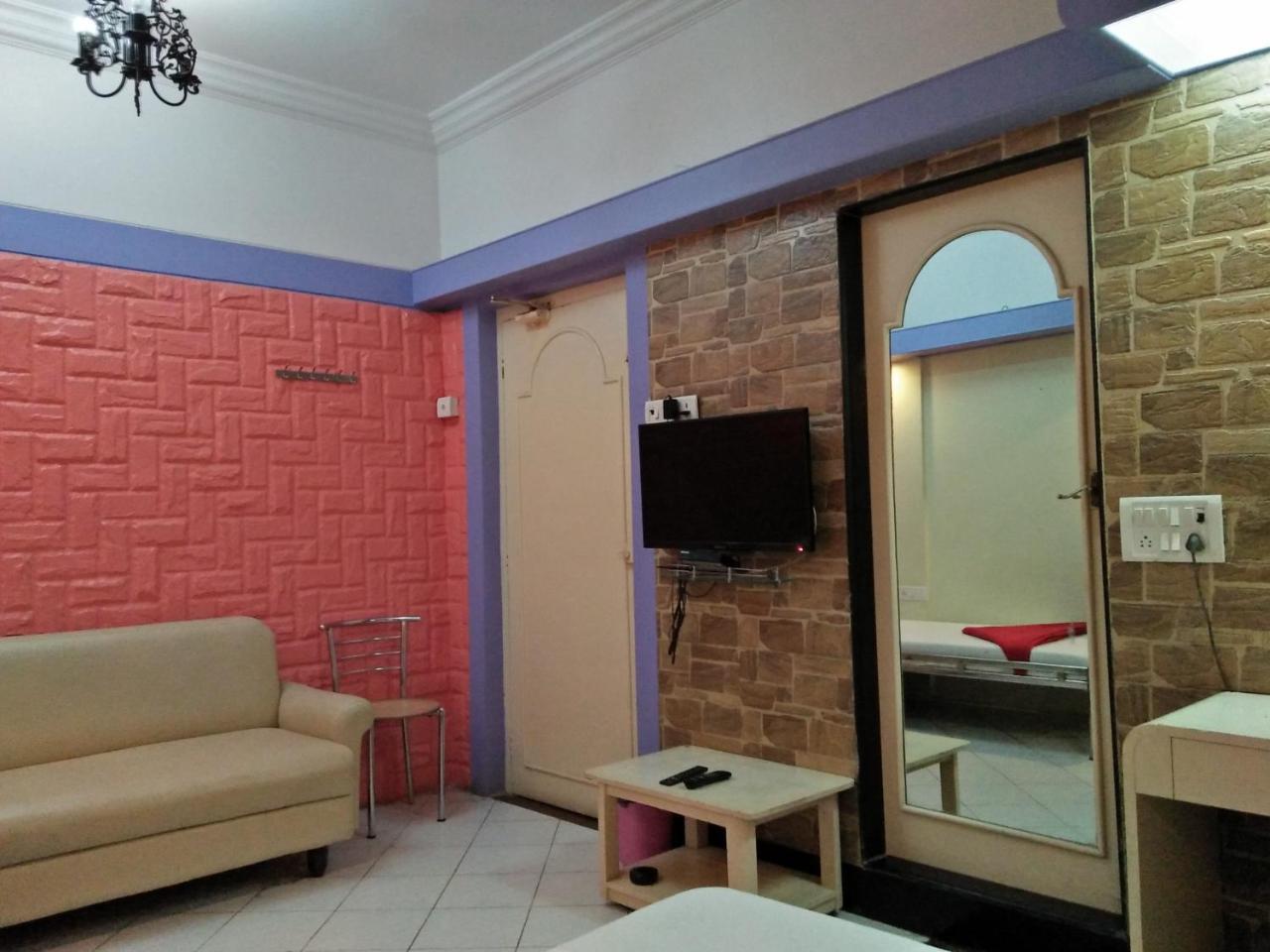 Hotel Blue Bird Colaba Mandve Exterior foto